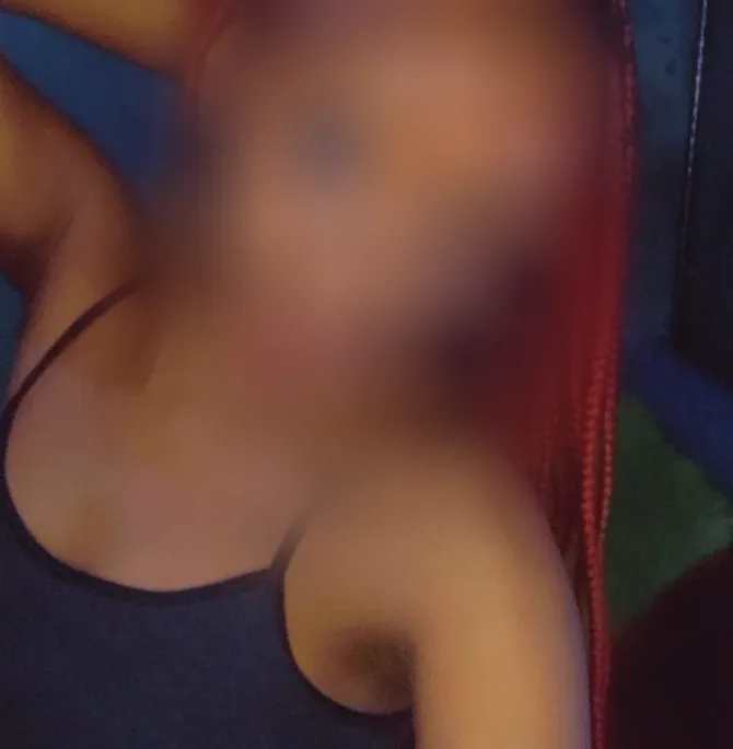 Chloe, 23