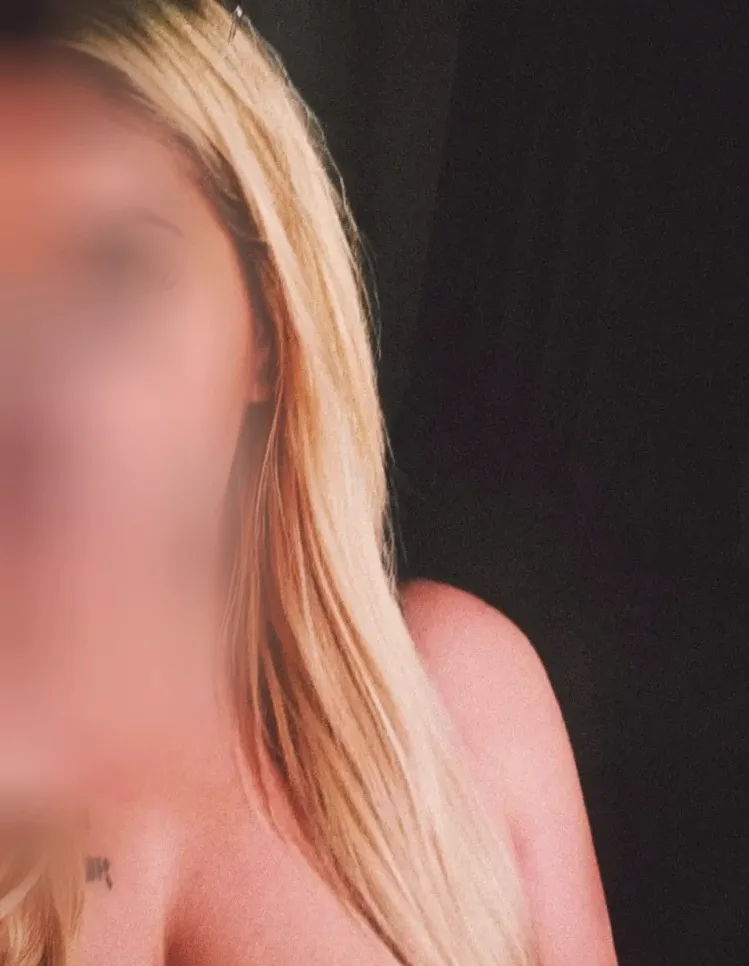 Isabelle, 30