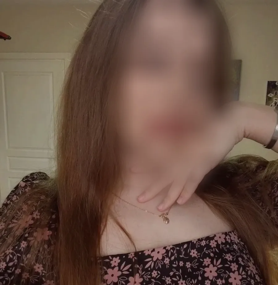 Kirsty, 24