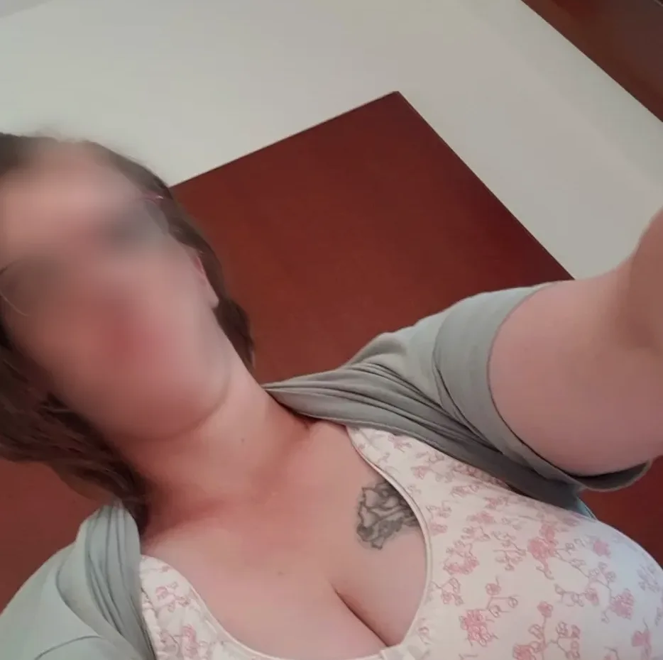 Nicola, 35